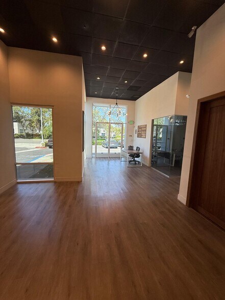 21 Journey, Aliso Viejo, CA à louer - Photo de l’immeuble – Image 3 sur 16