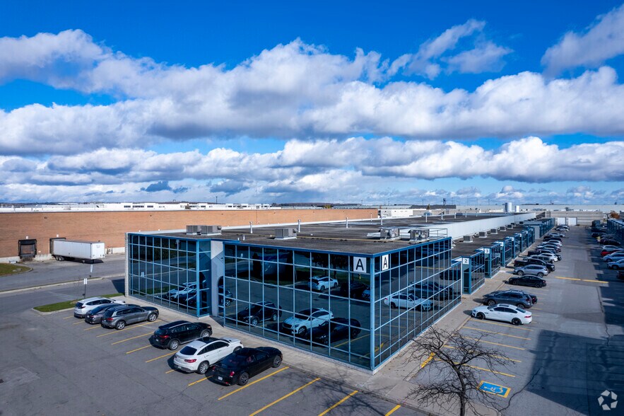 51 Caldari Rd, Vaughan, ON à louer - Photo de l’immeuble – Image 3 sur 6
