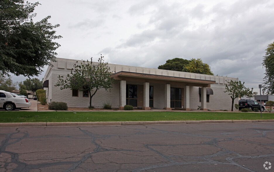 2632 S 24th St, Phoenix, AZ à louer - Photo de l’immeuble – Image 2 sur 3