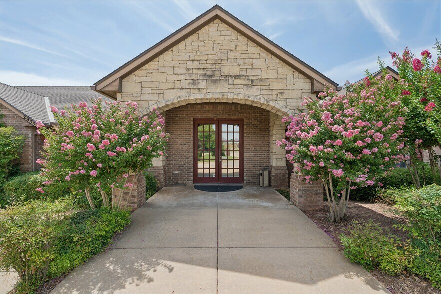2933 S Bryant Ave, Edmond, OK à vendre - Photo de l’immeuble – Image 2 sur 40