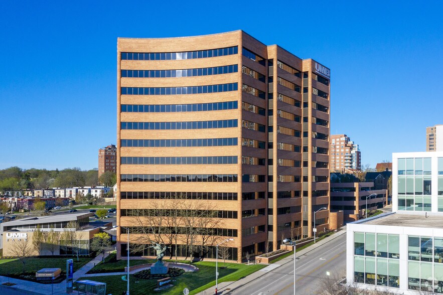 4900 Main St, Kansas City, MO à louer - Photo de l’immeuble – Image 3 sur 33