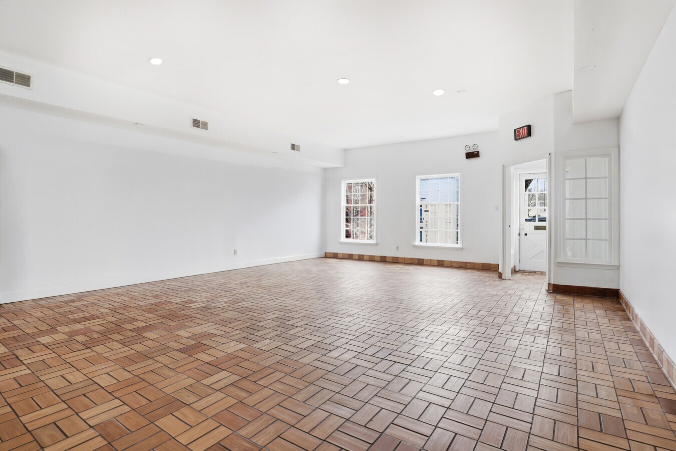621-625 S Washington St, Alexandria, VA 22314 - Lot 623 - - Photo intérieure - Image 2 of 15