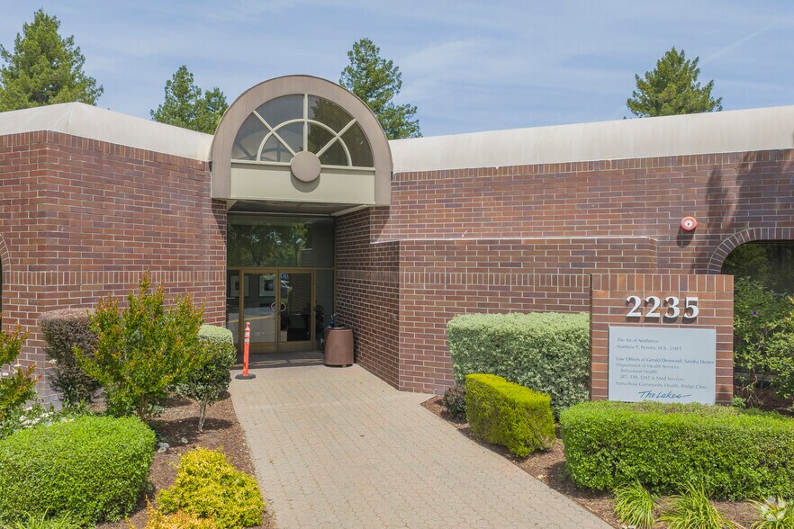 2255 Challenger Way, Santa Rosa, CA à louer - Photo de l’immeuble – Image 3 sur 12