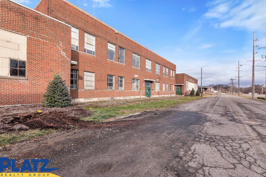 408 Dana St, Warren, OH à louer - Photo de l’immeuble – Image 2 sur 13