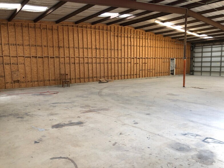 124 Industrial Dr, Boerne, TX à louer - Photo de l’immeuble – Image 3 sur 18