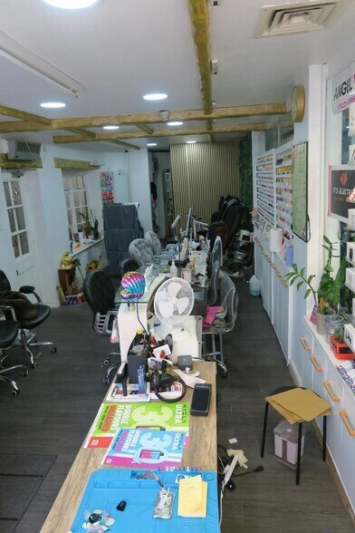 Uxbridge Rd, Pinner à louer - Photo de l’immeuble – Image 3 sur 3