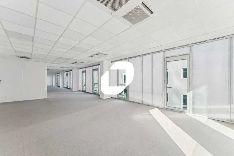 Bureau dans Saint-Denis à louer - Photo de l’immeuble – Image 3 sur 14