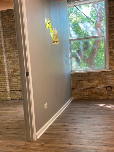 1633 N Hamlin Ave, Chicago, IL à louer - Photo de l’immeuble – Image 3 sur 6