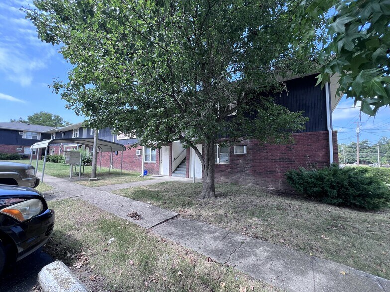 516 S Poplar St, Carbondale, IL à vendre - Photo de l’immeuble – Image 2 sur 9