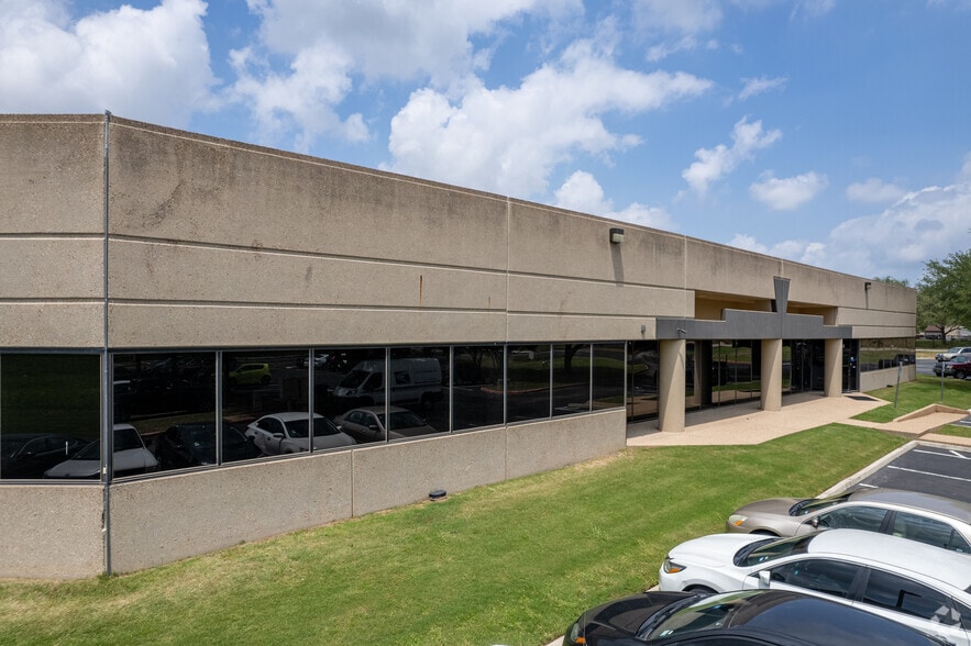 14050 Summit Dr, Austin, TX à louer - Photo principale – Image 1 sur 9