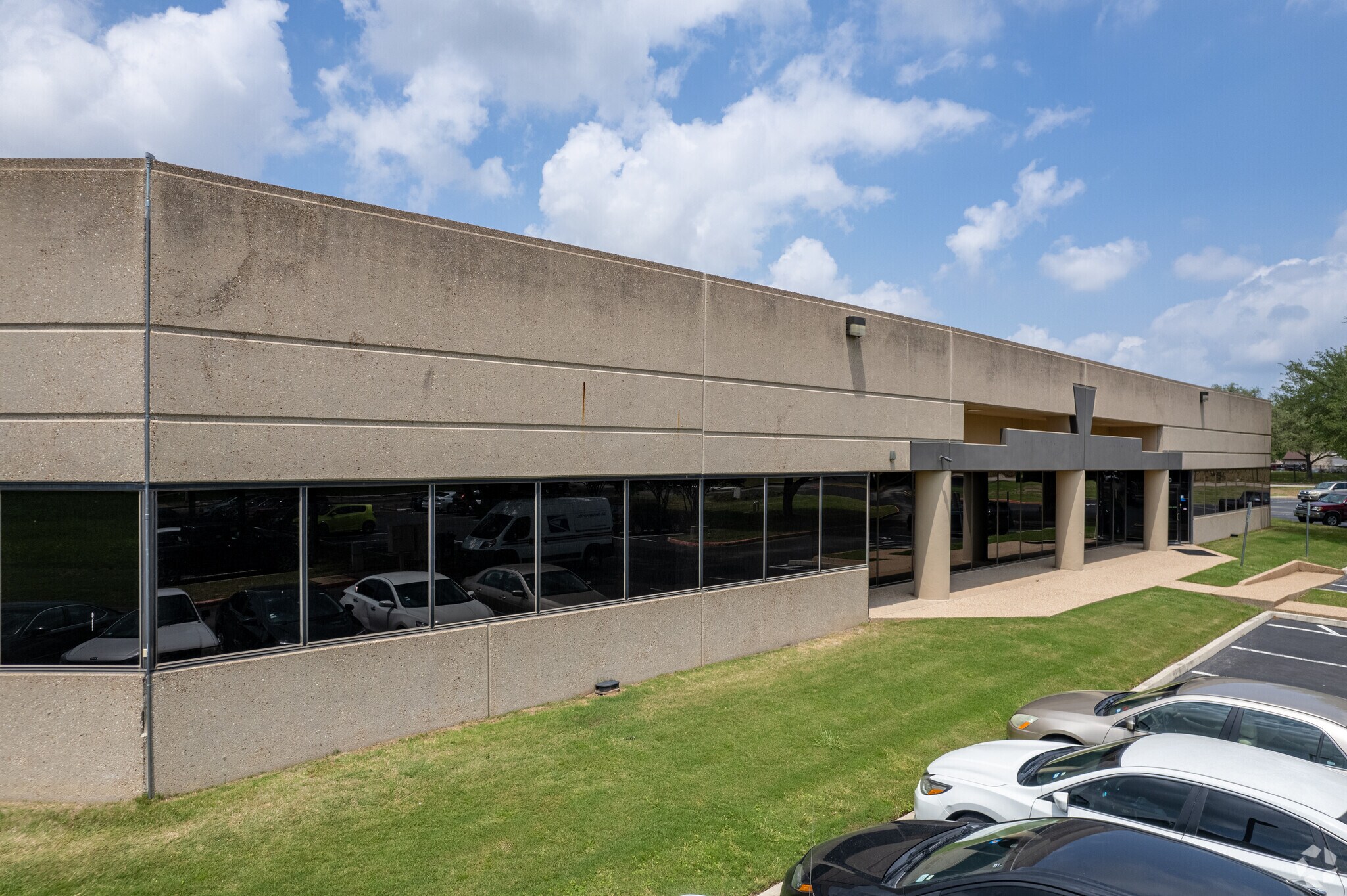 14050 Summit Dr, Austin, TX à louer Photo principale– Image 1 sur 10