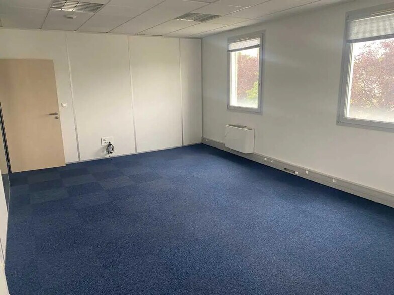 Bureau dans Bron à vendre - Photo intérieure – Image 3 sur 8