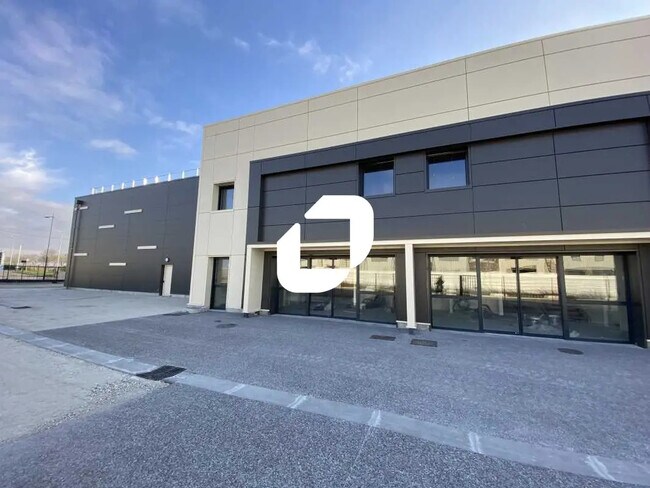 Plus de détails pour Bureau, Local d'activités à louer