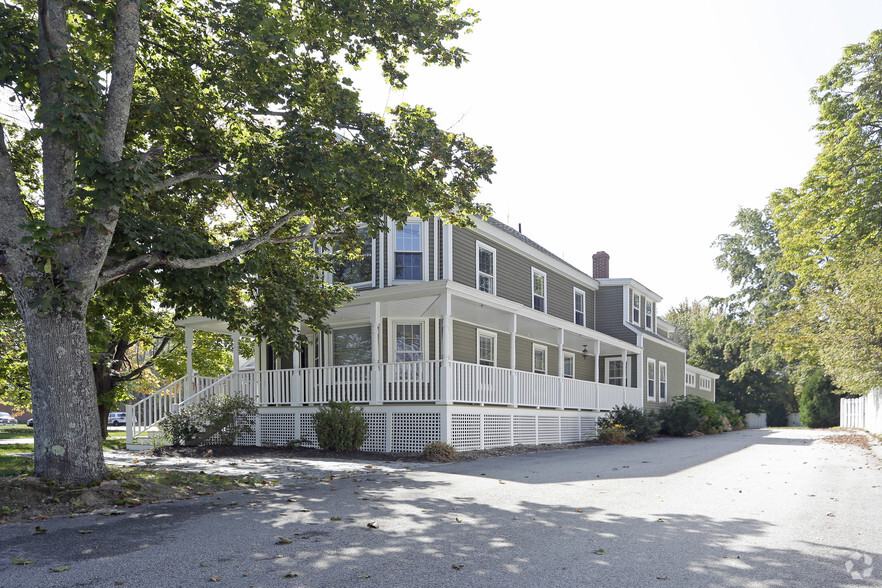 245 S Main St, Wolfeboro, NH à louer - Photo de l’immeuble – Image 1 sur 4
