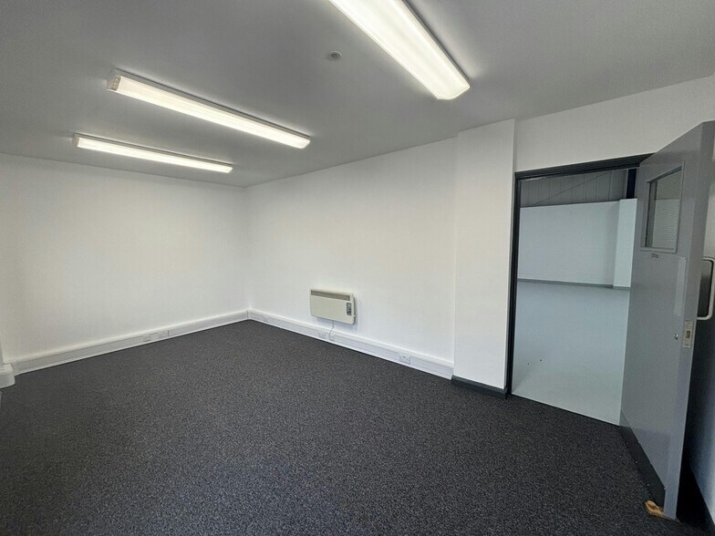 Aston Rd, Bromsgrove à louer - Photo de l’immeuble – Image 3 sur 3