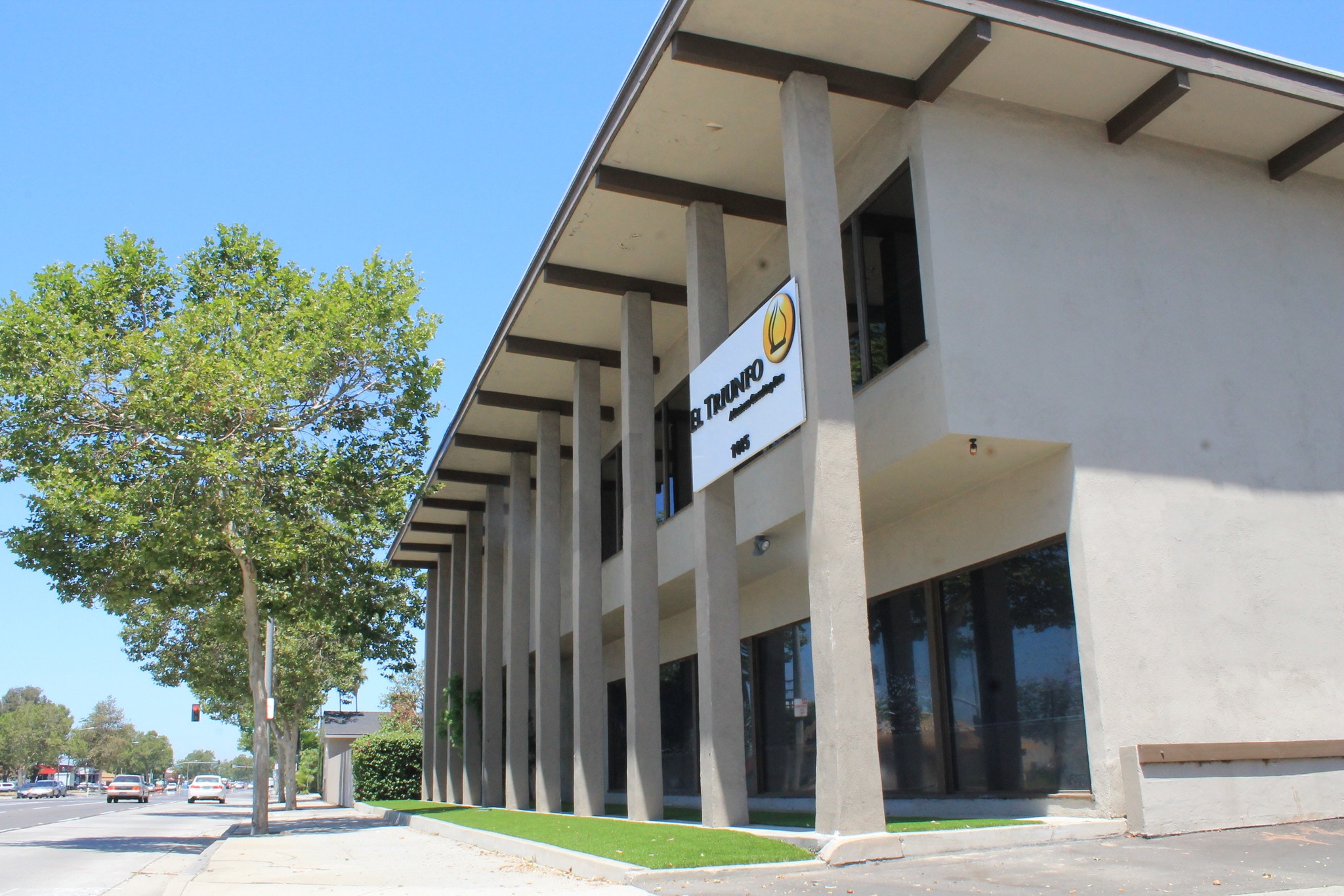 1415 E 17th St, Santa Ana, CA à louer Photo principale– Image 1 sur 19