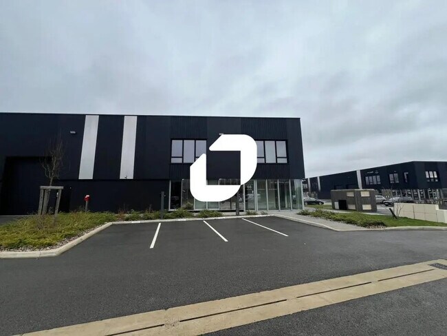 Plus de détails pour Bureau, Local d'activités à louer