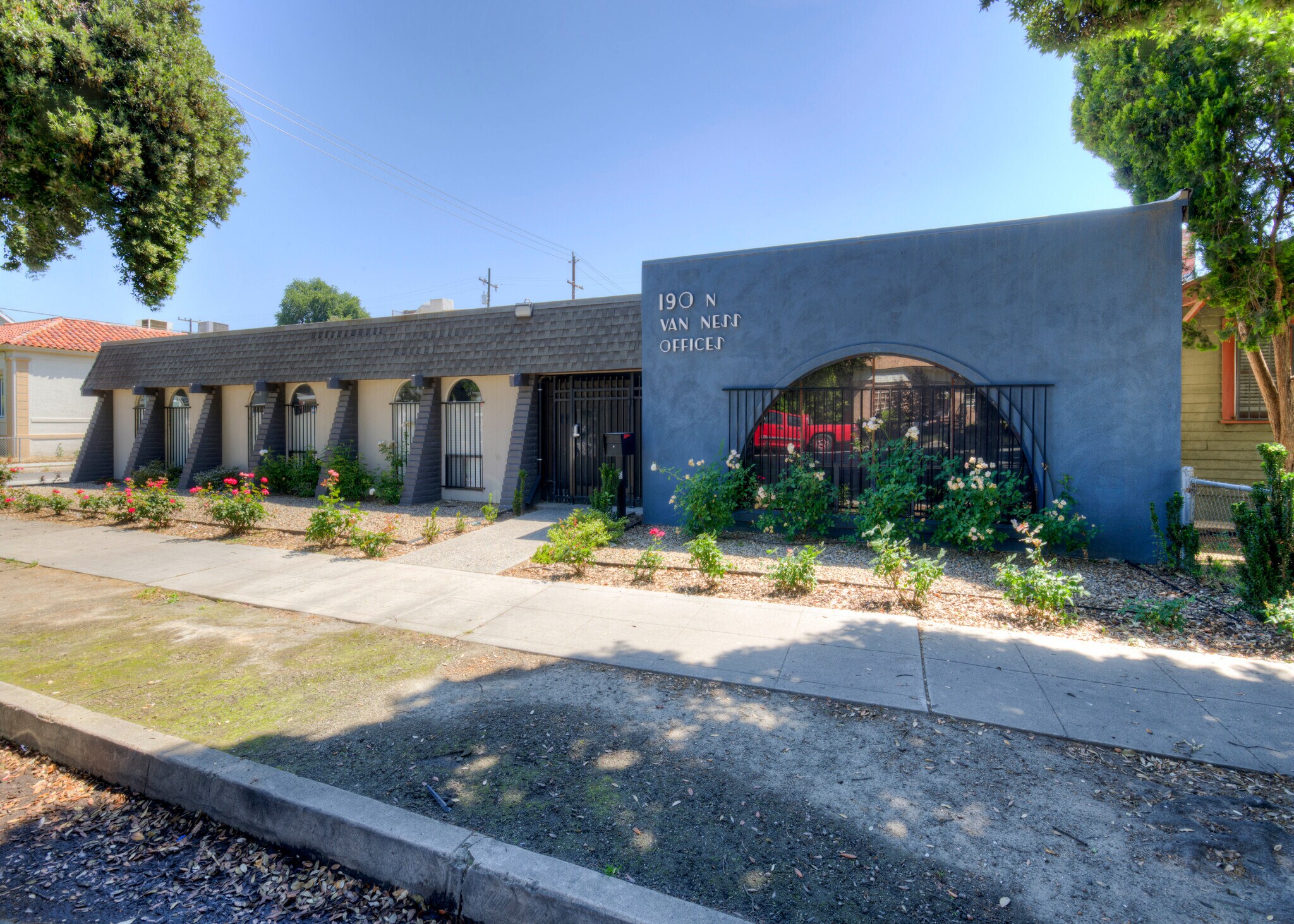 190 N Van Ness Ave, Fresno, CA à vendre Photo de l’immeuble– Image 1 sur 23
