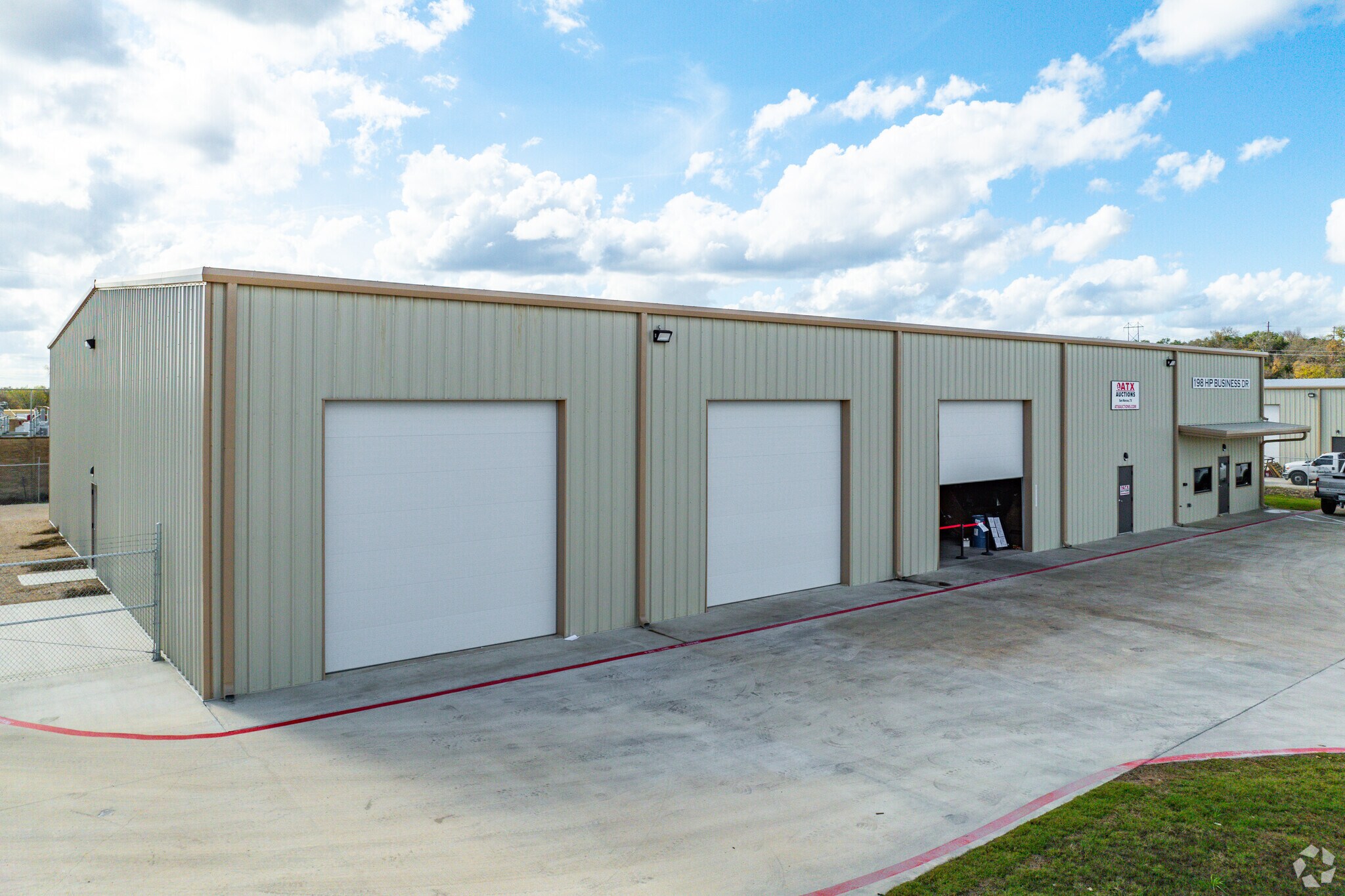 198 HP Business Drive Rd, San Marcos, TX à louer Photo de l’immeuble– Image 1 sur 9