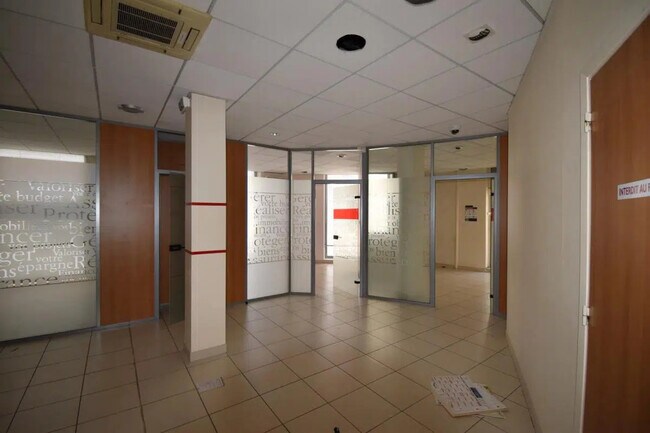 Plus de détails pour Local commercial à vendre