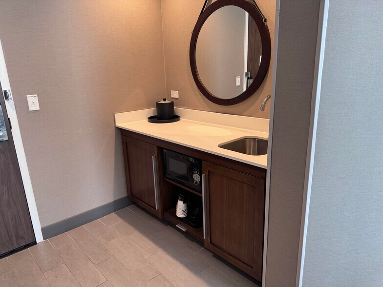 1335 S Main St, Adrian, MI à vendre - Photo de l’immeuble – Image 3 sur 10