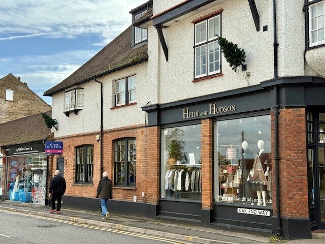 68 Packhorse Rd, Gerrards Cross à vendre - Photo de l’immeuble – Image 3 sur 9