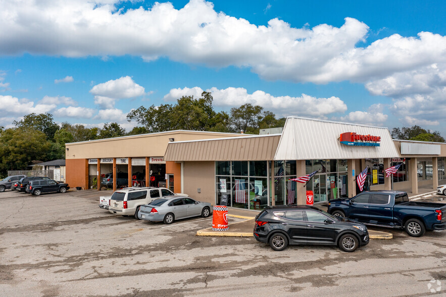 493-519 N Downing Rd, Angleton, TX à louer - Photo de l’immeuble – Image 2 sur 5