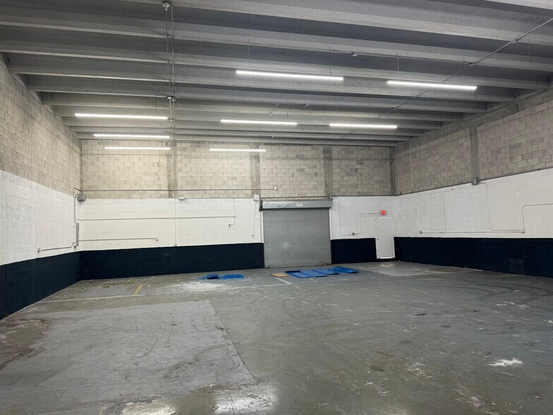 8501-8519 NW 66th St, Miami, FL à louer - Photo de l’immeuble – Image 2 sur 8