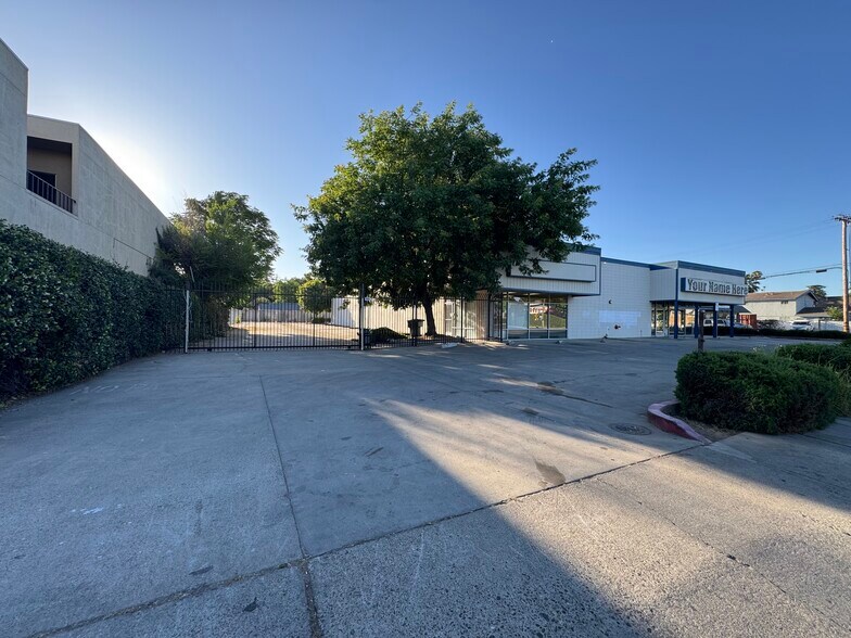 1004 Mchenry Ave, Modesto, CA à louer - Photo de l’immeuble – Image 2 sur 18