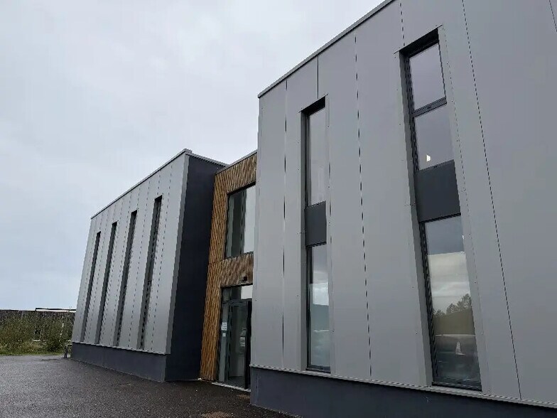 Local d’activités dans Martillac à louer - Photo de l’immeuble – Image 1 sur 5