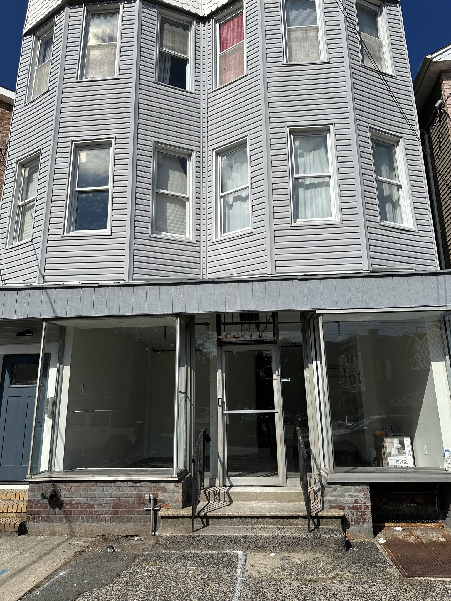 64 Logan Ave, Jersey City, NJ à louer Photo de l’immeuble– Image 1 sur 7