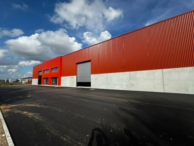 Plus de détails pour Industriel/Logistique à louer