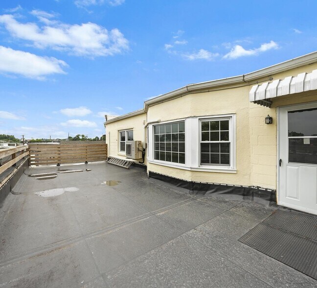 355 Hicksville Rd, Bethpage, NY à vendre - Photo de l’immeuble – Image 2 sur 13