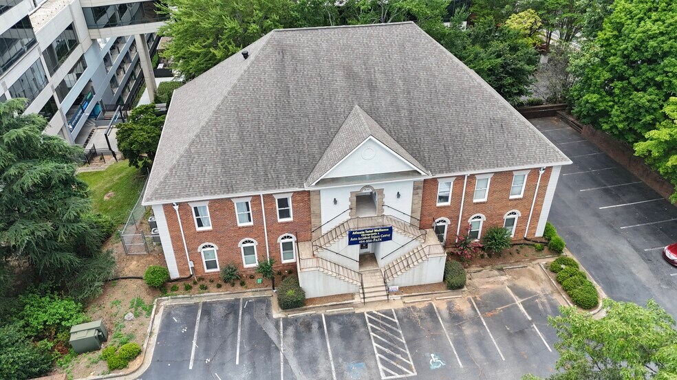 855 Mount Vernon Hwy NE, Atlanta, GA à louer - Photo de l’immeuble – Image 3 sur 21
