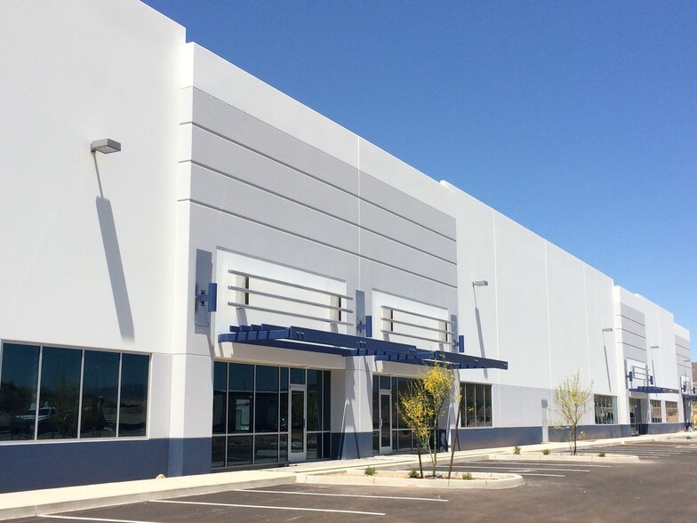 425 E Pinnacle Peak Rd, Phoenix, AZ à louer - Photo de l’immeuble – Image 2 sur 9