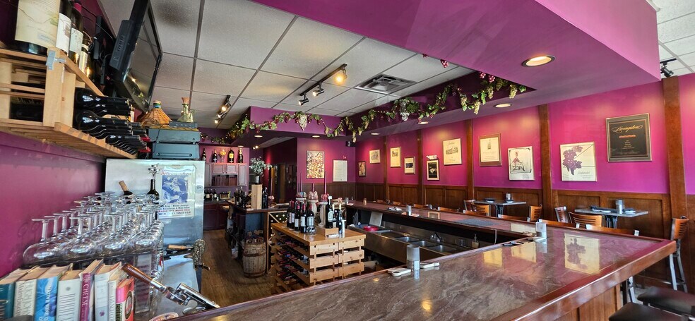 1028 Route 146, Clifton Park, NY à louer - Photo intérieure – Image 3 sur 12