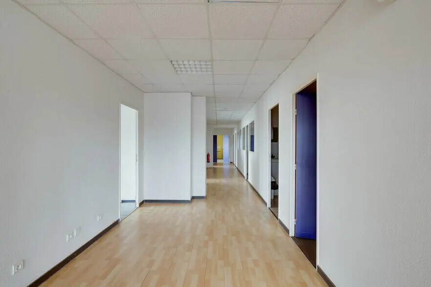 Bureau dans Cenon à louer - Photo de l’immeuble – Image 3 sur 16