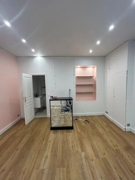 Local commercial dans Paris à louer - Photo de l’immeuble – Image 2 sur 5