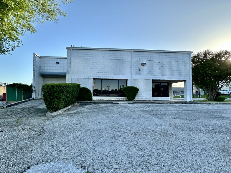 9914-9918 McCullough Ave, San Antonio, TX à louer - Photo de l’immeuble – Image 1 sur 18