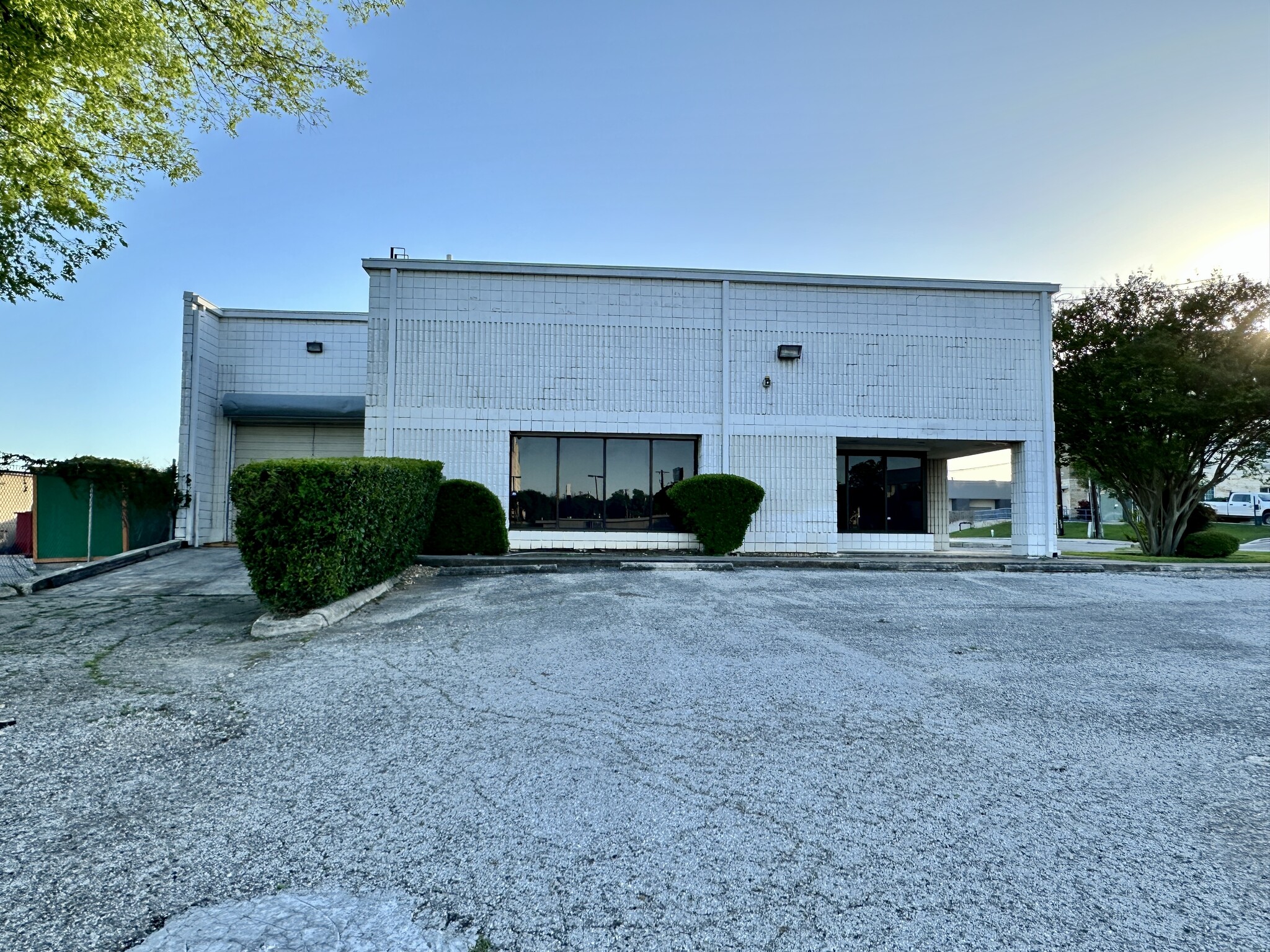 9914-9918 McCullough Ave, San Antonio, TX à louer Photo de l’immeuble– Image 1 sur 19