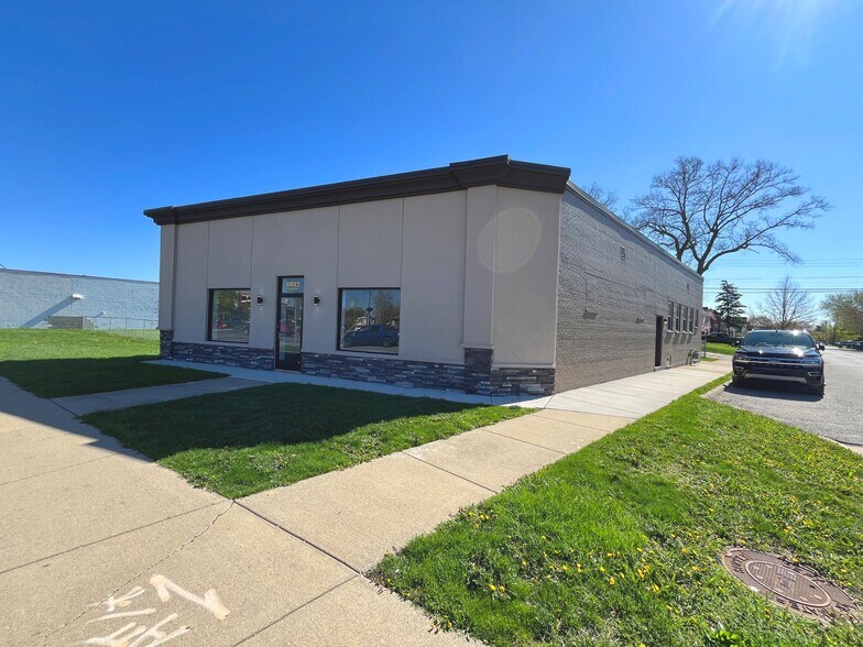 2827 Fort St, Lincoln Park, MI à vendre - Photo de l’immeuble – Image 2 sur 14