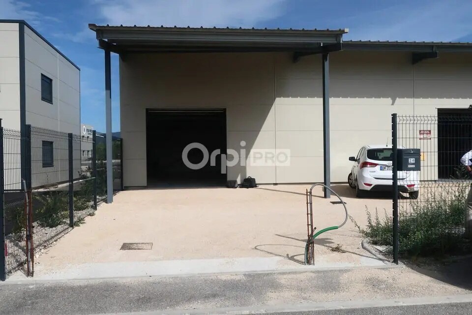 Local d’activités dans Le Thor à louer Photo de l’immeuble– Image 1 sur 11