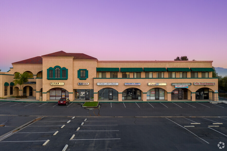1411 Rimpau Ave, Corona, CA à louer - Photo de l’immeuble – Image 3 sur 10