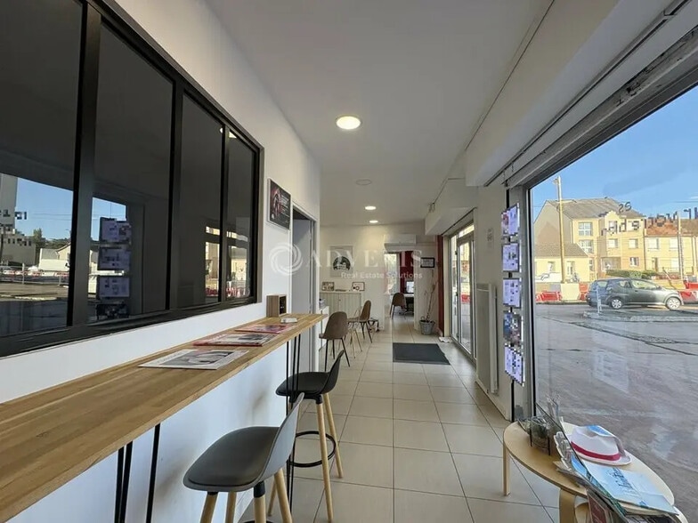 Local commercial dans Le Mans à louer - Photo de l’immeuble – Image 3 sur 3