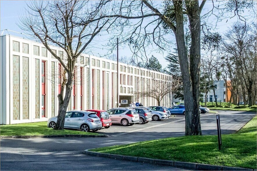 4 Avenue Du Gros Chene, Éragny à louer - Photo de l’immeuble – Image 2 sur 5