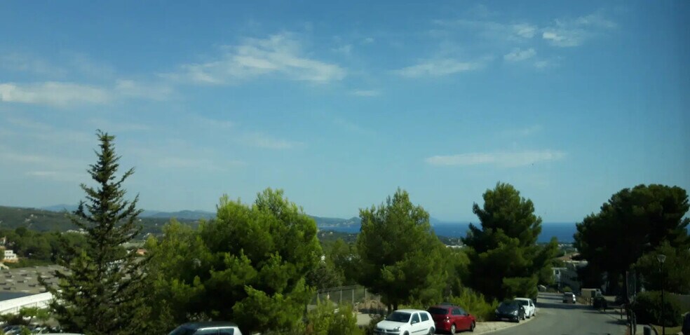 375 Avenue Du Mistral, La Ciotat à louer - Photo de l’immeuble – Image 2 sur 15
