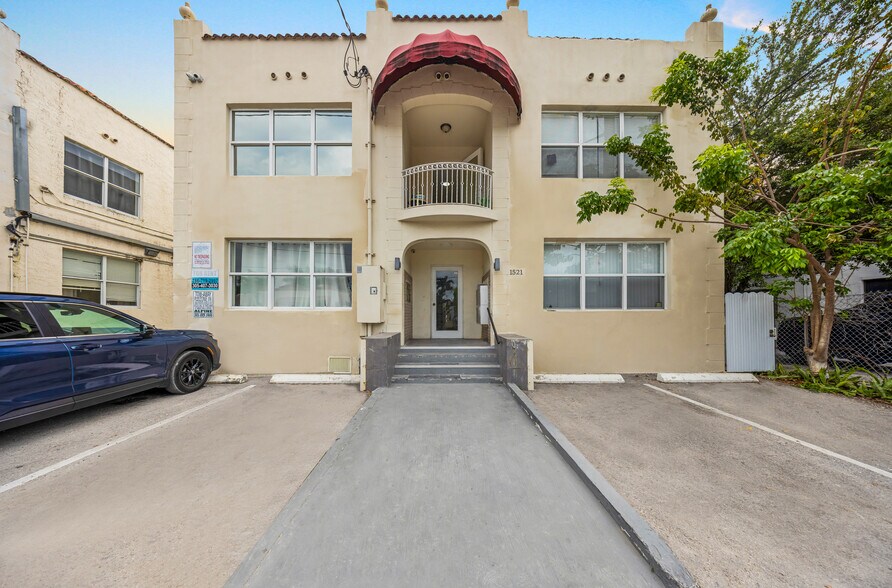 Stabilized 24-Unit Multifamily Portfolio portefeuille de 2 biens à vendre sur LoopNet.fr - Photo de l’immeuble – Image 2 sur 14