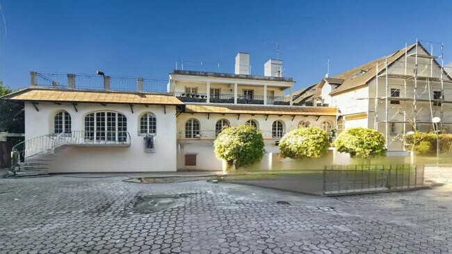 Plus de détails pour Local d’activités à vendre