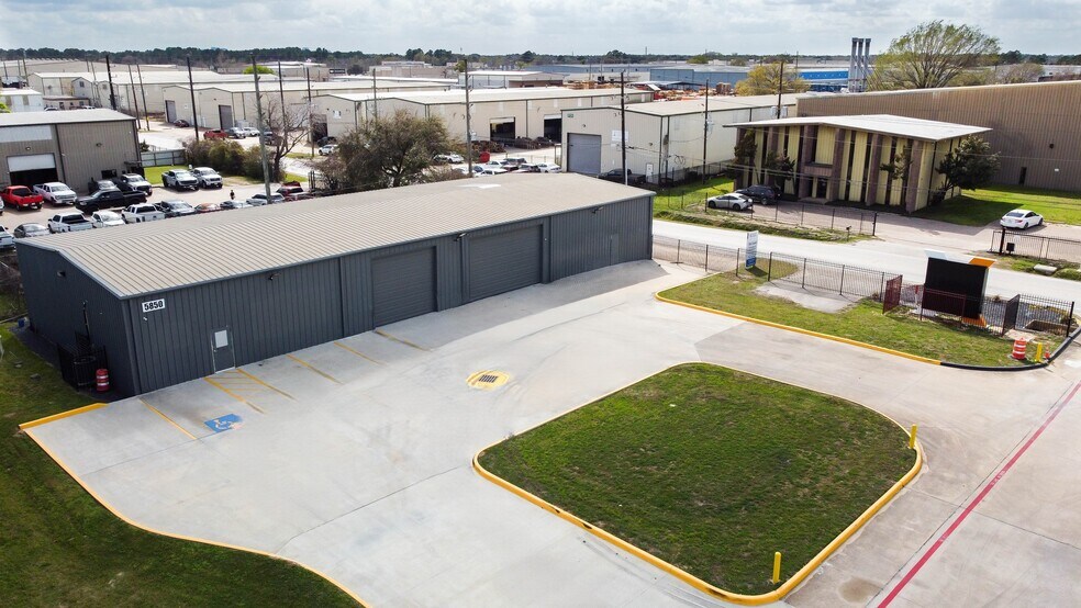5850 Cunningham Rd, Houston, TX à louer - Photo de l’immeuble – Image 3 sur 18