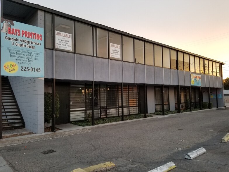 2921 N Blackstone Ave, Fresno, CA à vendre - Photo de l’immeuble – Image 2 sur 8